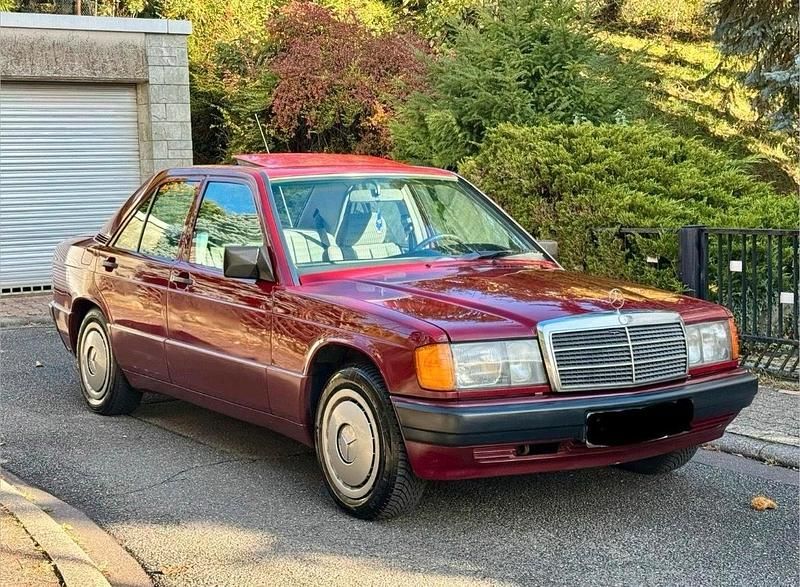 Gebraucht Mercedes 190 122 PS (89 kW) 1991 Rot Limousine