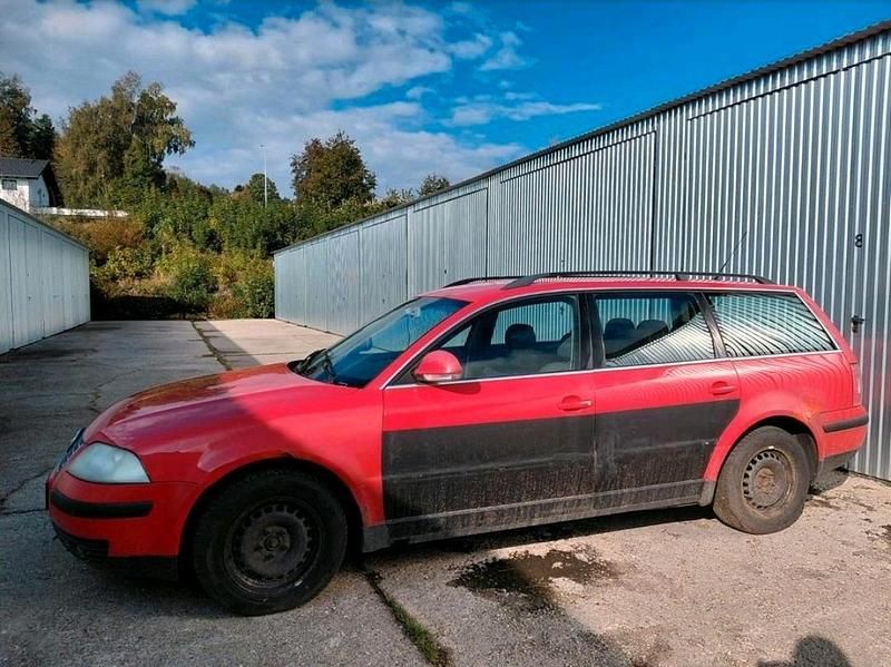 Second-hand VW Passat 101 CP (74 kW) 2005 Roșu Break