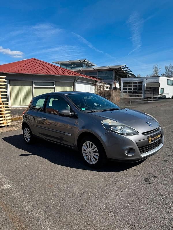 Gebraucht Renault Clio II 100 PS (73 kW) 2010 Grau Limousine