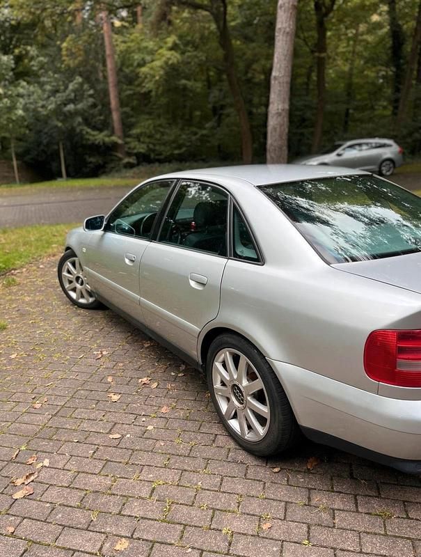 Gebraucht Audi A4 Sport 90 PS (66 kW) 2000 Silber Limousine