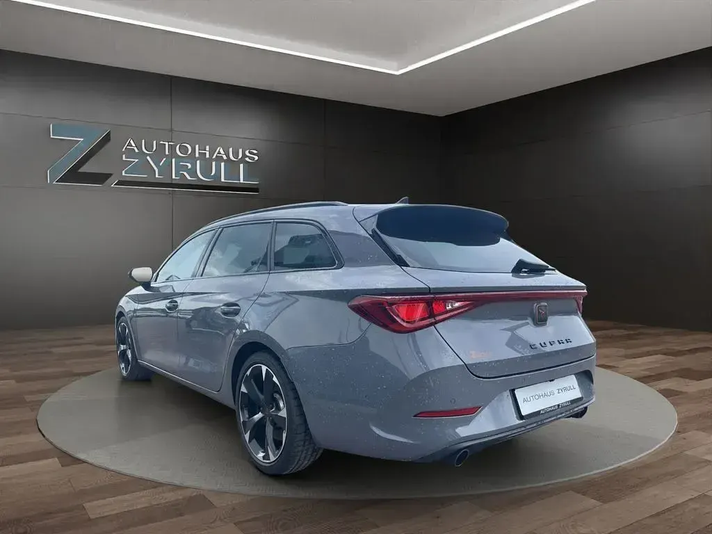 Używany Cupra Leon 245 KM (180 kW) 2022 Szary Sedan/Limuzyna