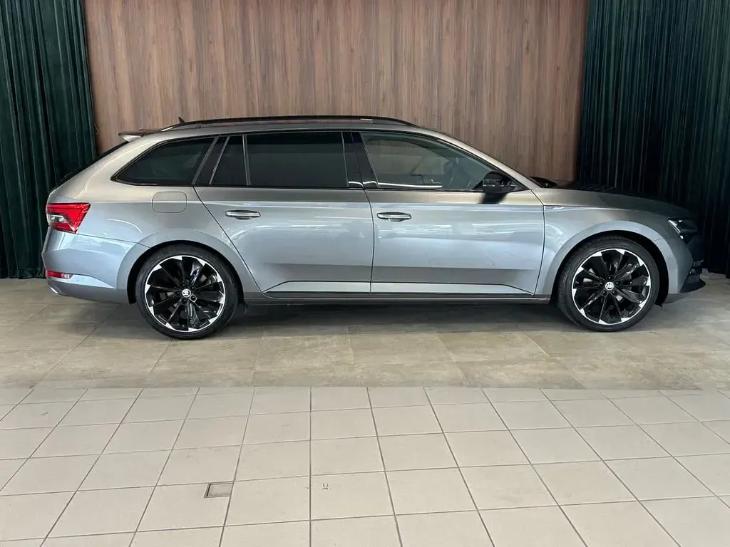 Gebraucht Skoda Superb SportLine 200 PS (147 kW) 2022 Grau Limousine