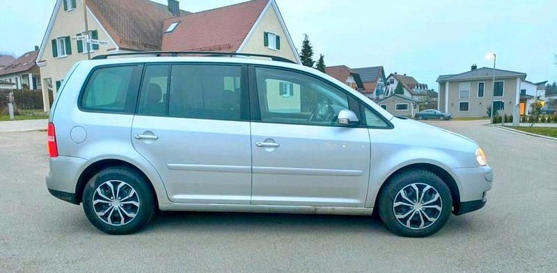 Silber Gebraucht 2011 VW Touran Van / Kleinbus | 2.700 € (Superpreis) - Bild 1/4