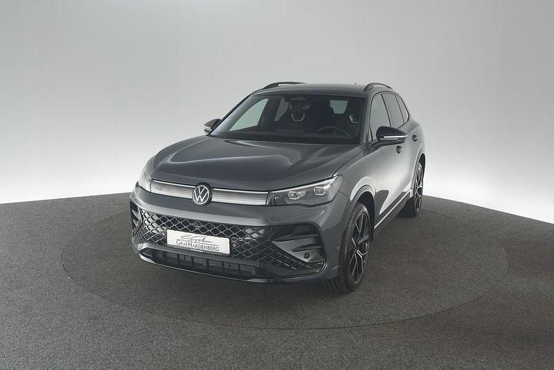Grau Gebraucht 2024 VW Tiguan R-line SUV | 46.890 € (Superpreis) - Bild 1/4
