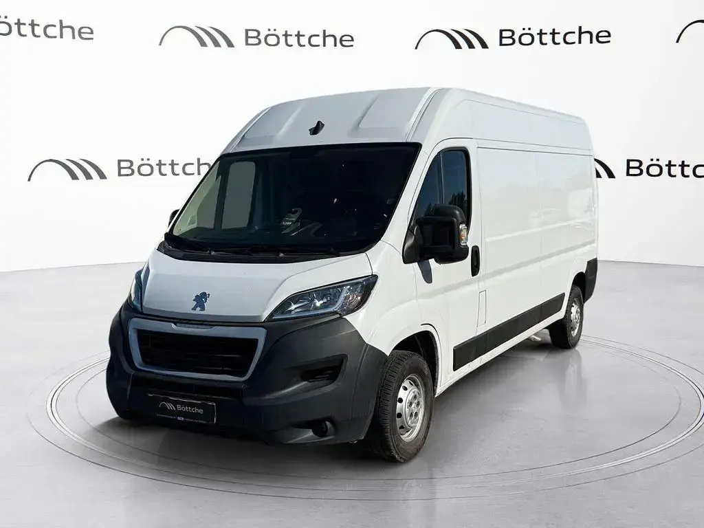 Gebraucht Peugeot Boxer 165 PS (121 kW) 2022 Lackierung weiss icy/deckende lackierung Van