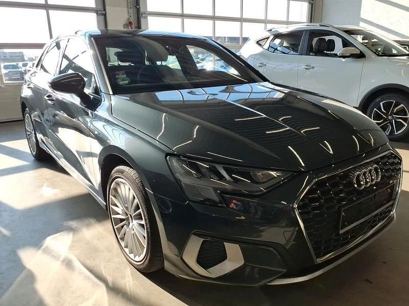 Grau Gebraucht 2022 Audi A3 Advanced Limousine | 17.890 € (Superpreis) - Bild 1/4