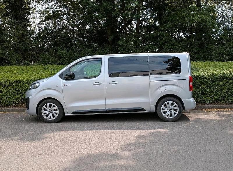 Grau Gebraucht 2019 Citroën Spacetourer Van | 31.500 € (Fairer Preis) - Bild 1/4