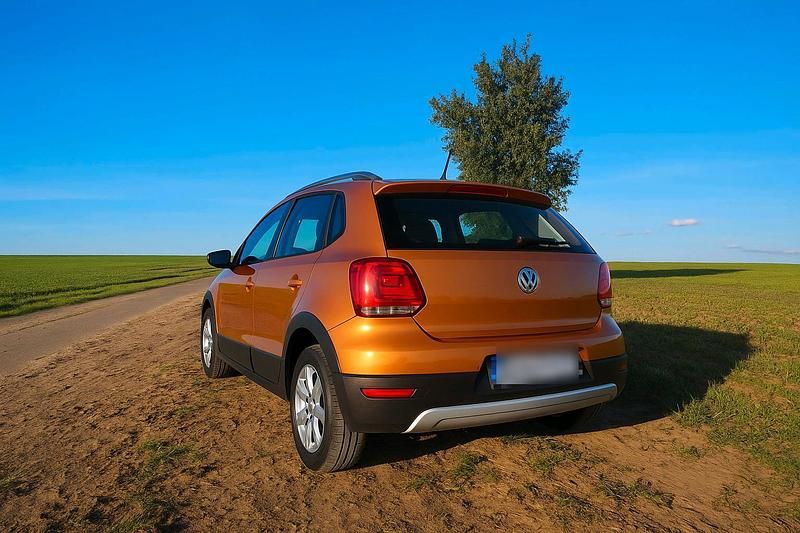 Orange Gebraucht 2015 VW Polo Cross Kleinwagen | 8.000 € (Fairer Preis) - Bild 1/4