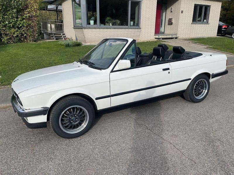 Weiß Gebraucht 1989 BMW 325 Cabriolet Sport Line Cabrio | 21.500 € - Bild 1/4