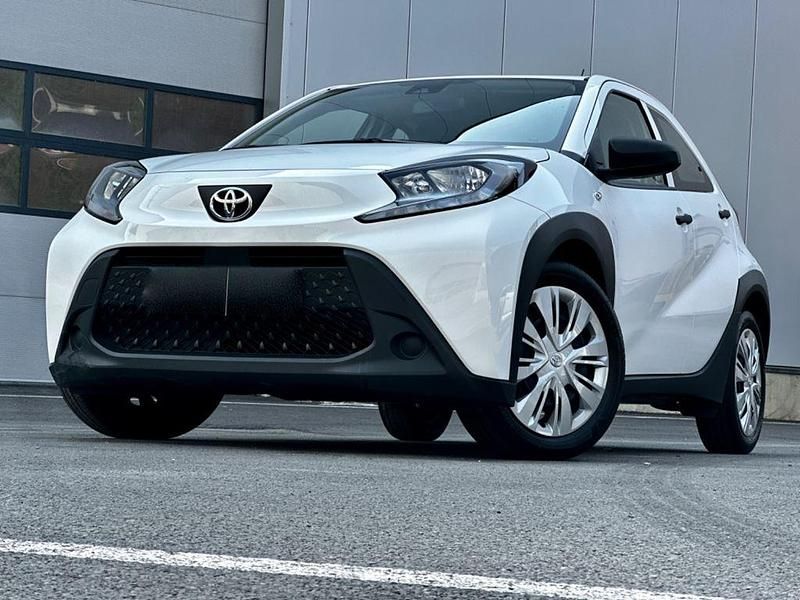 Weiß Gebraucht 2022 Toyota Aygo Kleinwagen | 12.221 € (Superpreis) - Bild 1/4