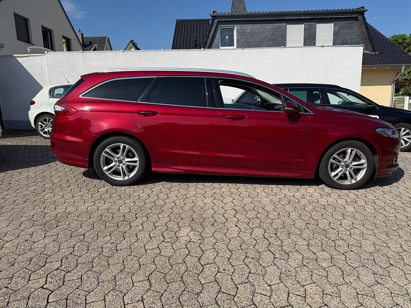 Rot Gebraucht 2016 Ford Mondeo Titanium Limousine | 22.000 € - Bild 1/4
