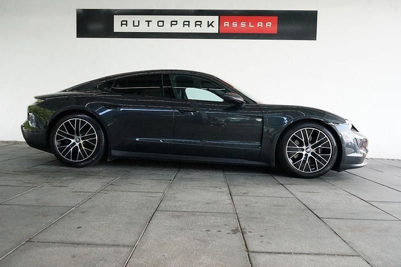 Grau Gebraucht 2022 Porsche Taycan 4S Chrono Limousine | 68.880 € (Guter Preis) - Bild 1/4