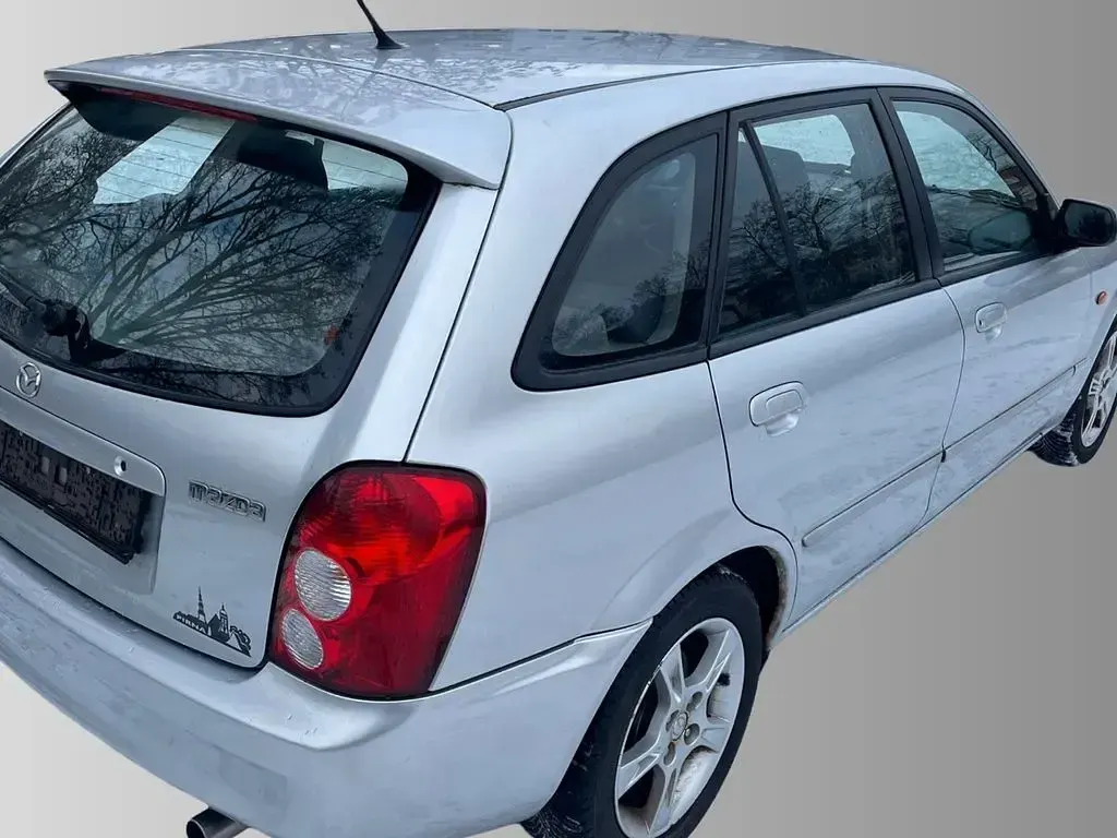 Gebraucht Mazda 323 98 PS (72 kW) 2002 Silber Limousine