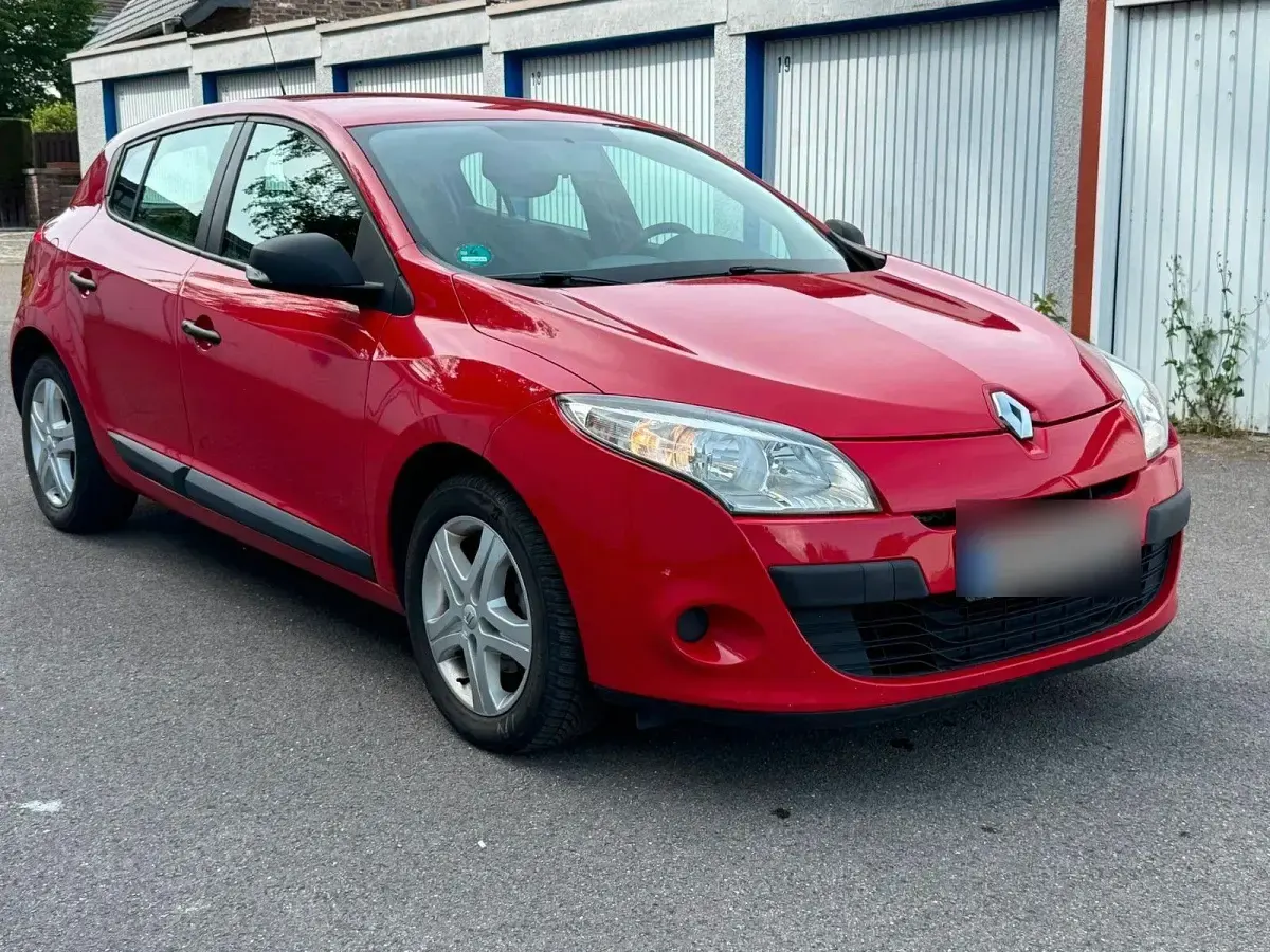 Gebraucht Renault Mégane Authentique 101 PS (74 kW) 2011 Rot Limousine