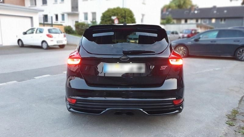 Second-hand Ford Focus ST 250 CP (183 kW) 2017 Berlinǎ
