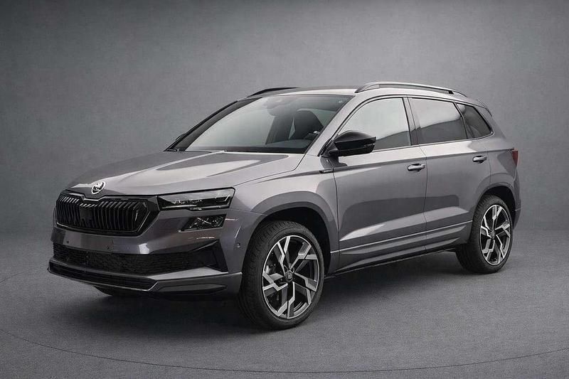 Graphitegrau metallic Neu 2025 Skoda Karoq SportLine SUV | 40.490 € (Fairer Preis) - Bild 1/4