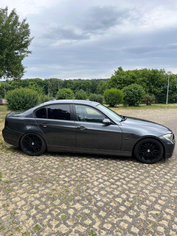 Grau Gebraucht 2007 BMW 320 M Sport Limousine | 6.000 € (Guter Preis) - Bild 1/4