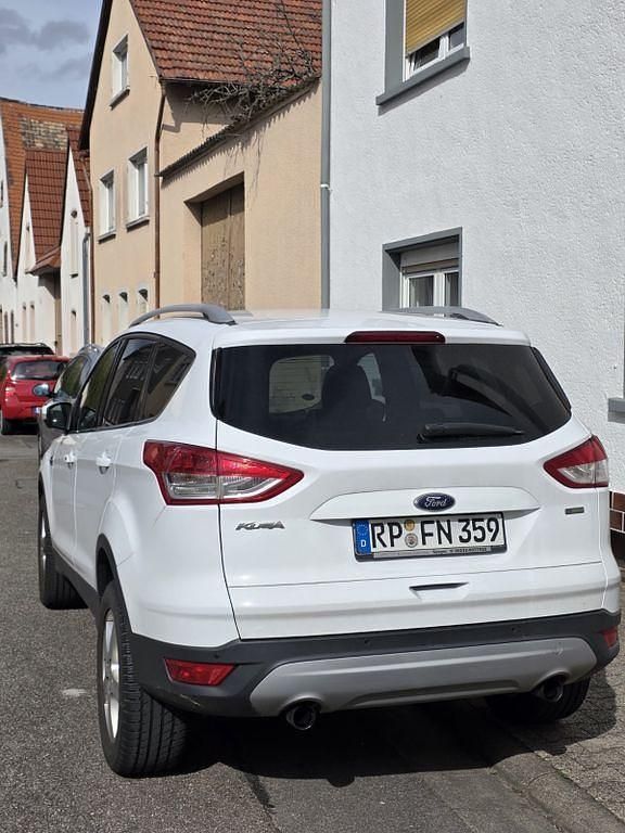 Second-hand Ford Kuga SYNC Edition 182 CP (133 kW) 2014 Alb SUV