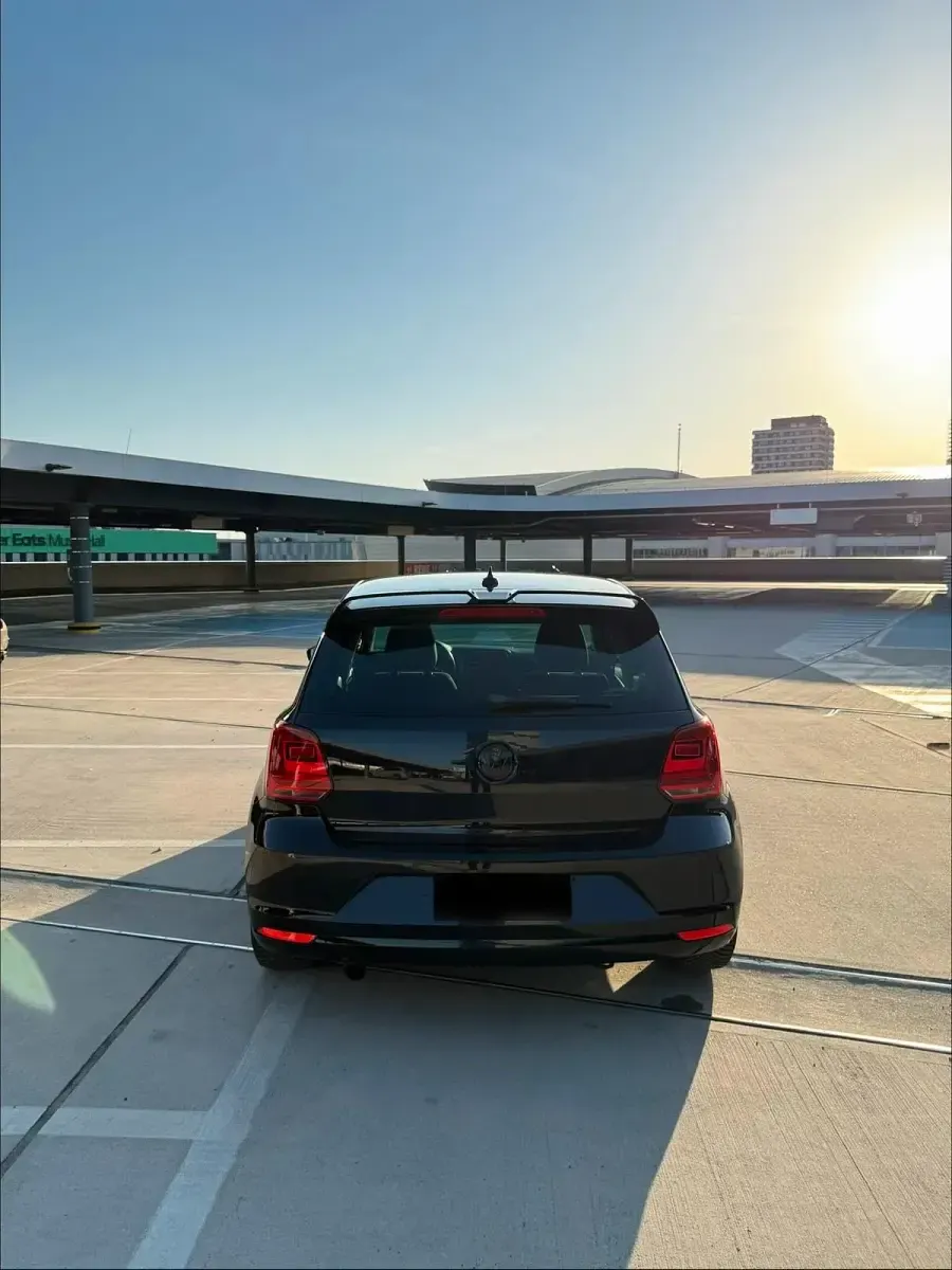 Gebraucht VW Polo LOUNGE 90 PS (66 kW) 2015 Schwarz Kleinwagen