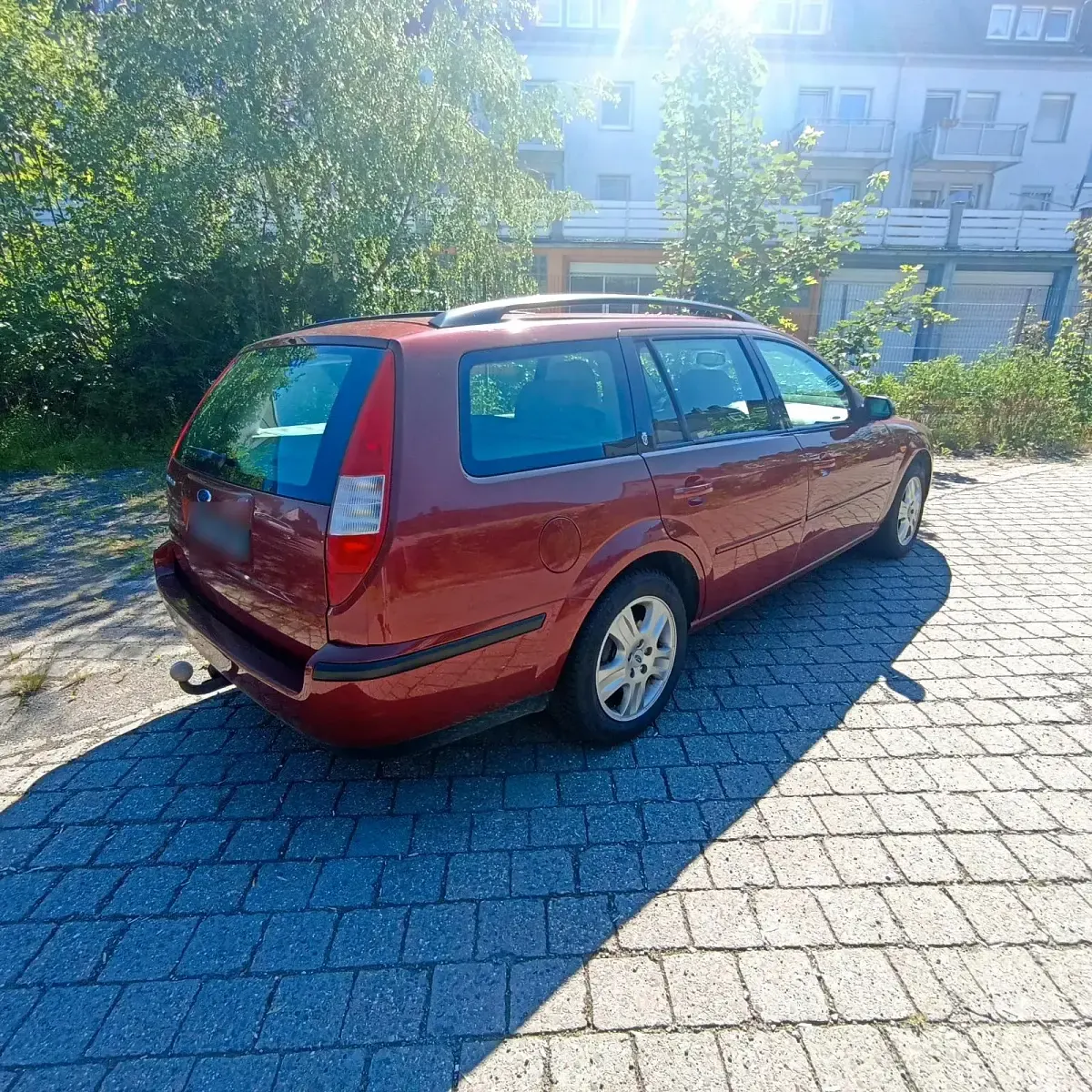 Gebraucht Ford Mondeo Ghia 125 PS (91 kW) 2003 Rot Kombi