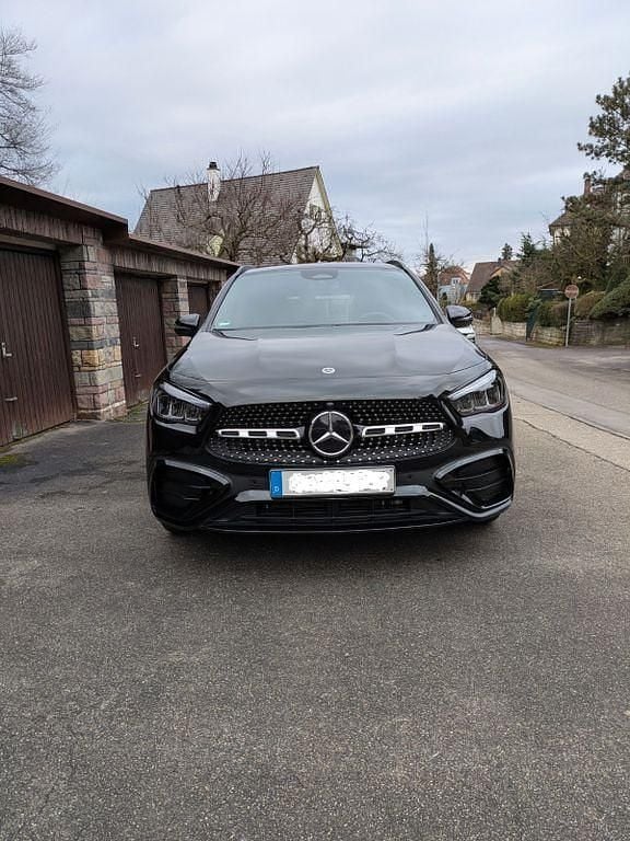 Schwarz Gebraucht 2025 Mercedes GLA200 AMG SUV | 43.900 € (Teuer) - Bild 1/4