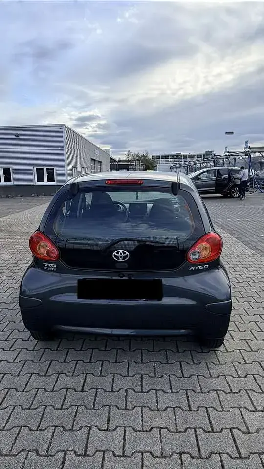 Second-hand Toyota Aygo 68 CP (50 kW) 2007 Gri Hatchback