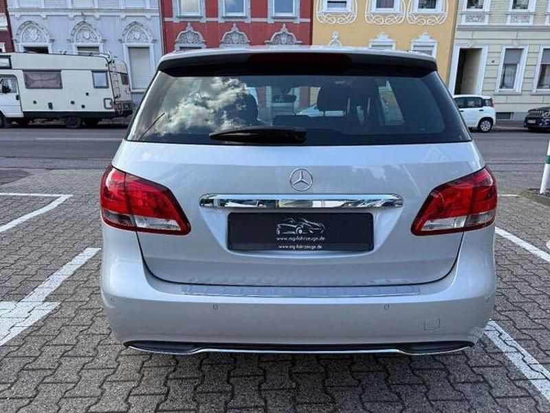 Gebraucht Mercedes B200 156 PS (114 kW) 2014 Silber Van / Kleinbus