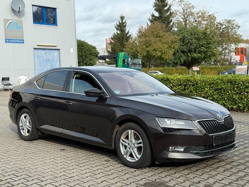 Braun Gebraucht 2017 Skoda Superb Style Limousine | 11.500 € (Guter Preis) - Bild 1/2