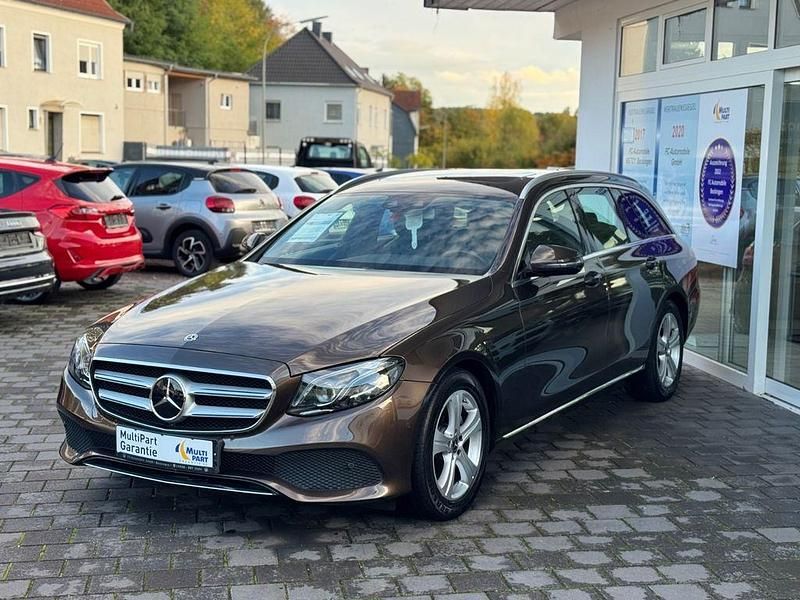 Braun Gebraucht 2017 Mercedes E250 Kombi | 22.900 € (Fairer Preis) - Bild 1/4