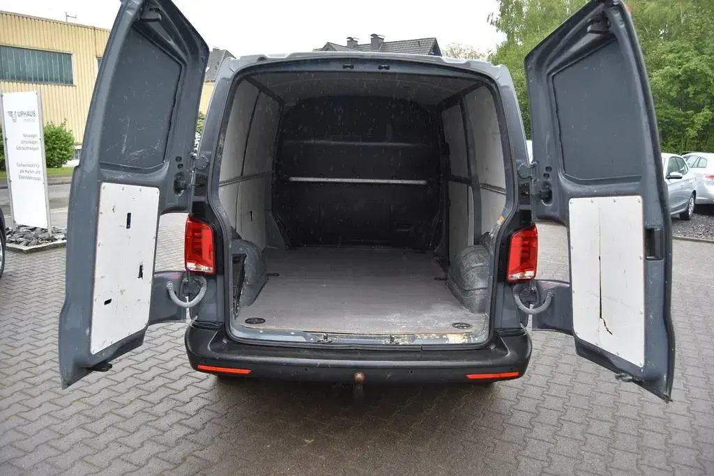 Używany VW Transporter 110 KM (80 kW) 2021 Szary Van
