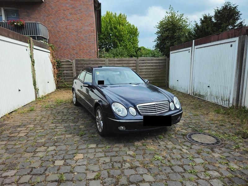 Blau Gebraucht 2003 Mercedes E200 Limousine | 3.500 € (Fairer Preis) - Bild 1/4