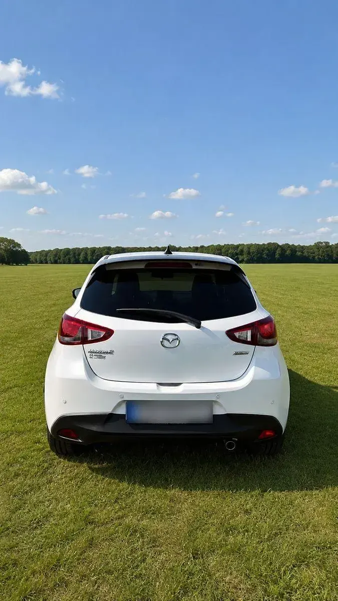 Gebraucht Mazda 2 Edition 90 PS (66 kW) 2015 Weiß Kleinwagen