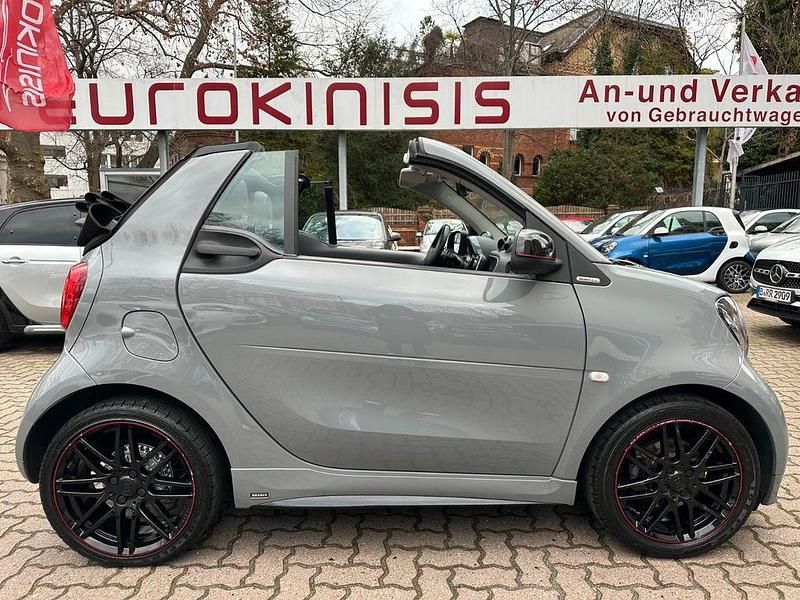 Nardograu Gebraucht 2017 Smart ForTwo Cabrio Brabus Cabrio | 37.177 € - Bild 1/4