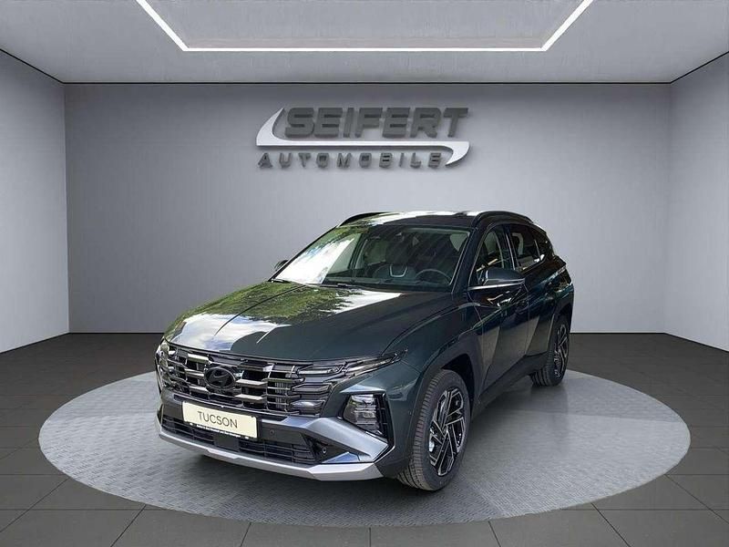 Cypress green / mic Gebraucht 2024 Hyundai Tucson Prime SUV | 36.990 € (Teuer) - Bild 1/4