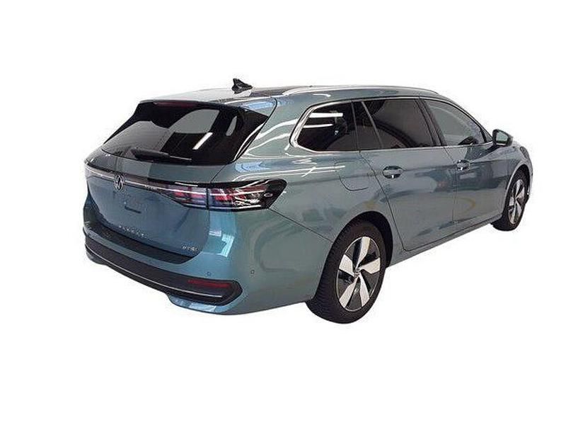 Gebraucht VW Passat 150 PS (110 kW) 2025 Maripositgrün metallic Kombi