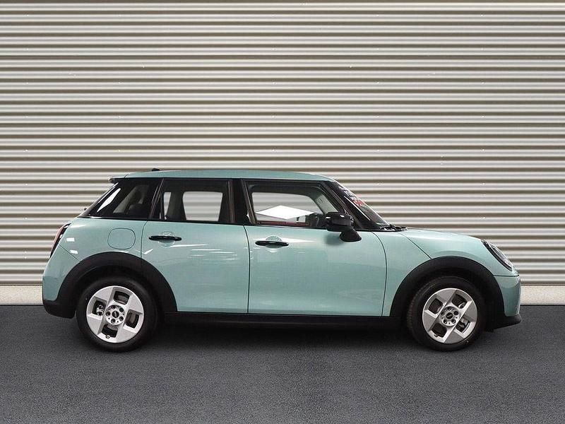 Second-hand Mini Cooper 156 CP (114 kW) 2025 Verde Hatchback
