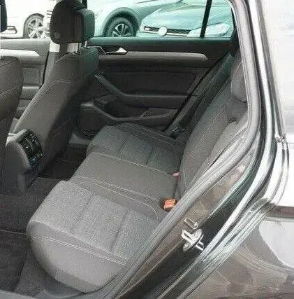 Gebraucht VW Passat Comfortline 190 PS (139 kW) 2019 Grau Kombi