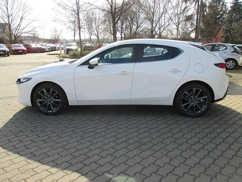 Neu Mazda 3 Center-Line 140 PS (102 kW) 2026 Arctic white Limousine