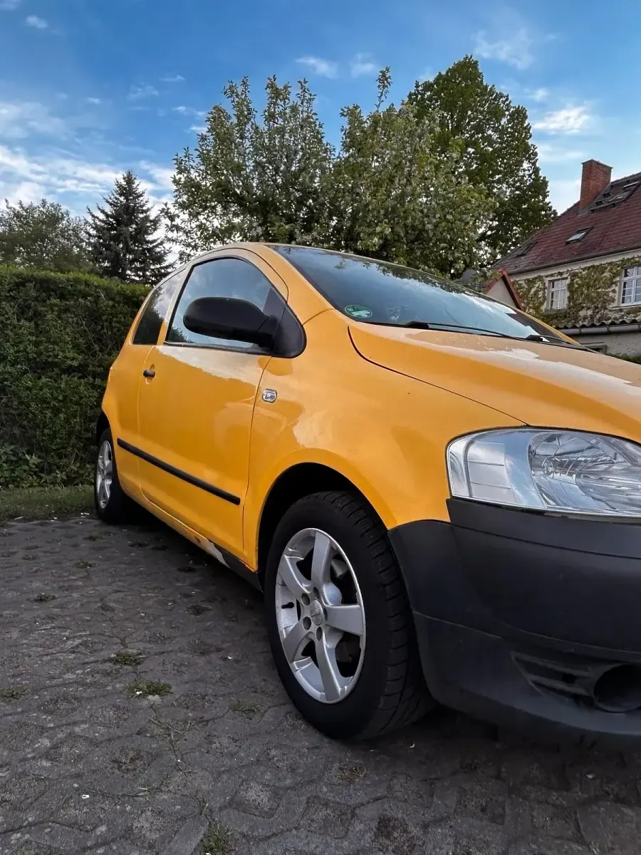 Gebraucht VW Fox 56 PS (41 kW) 2007 Gelb Kleinwagen