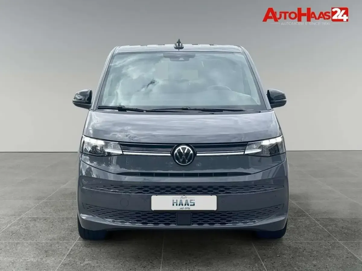 Gebraucht VW Multivan Style 150 PS (110 kW) 2024 Grau Van / Kleinbus