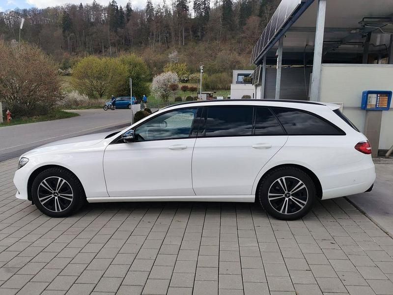 Gebraucht Mercedes E220 Avantgarde 194 PS (142 kW) 2017 Weiß Limousine