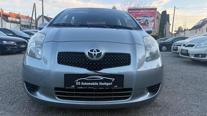 Gebraucht Toyota Yaris 90 PS (66 kW) 2007 Grau Kleinwagen