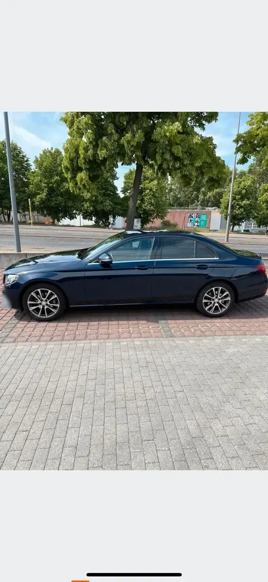 Gebraucht Mercedes E220 194 PS (142 kW) 2016 Blau Limousine