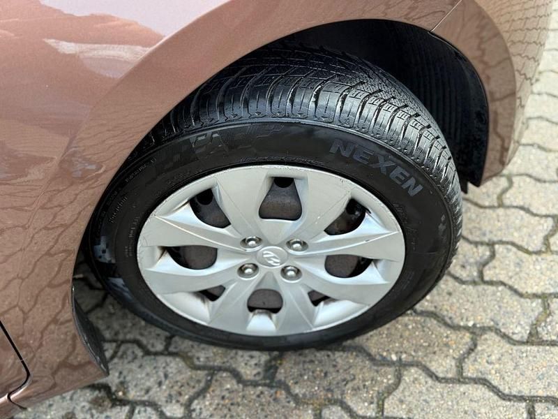 Gebraucht Hyundai i20 Trend 84 PS (61 kW) 2015 Braun Kleinwagen