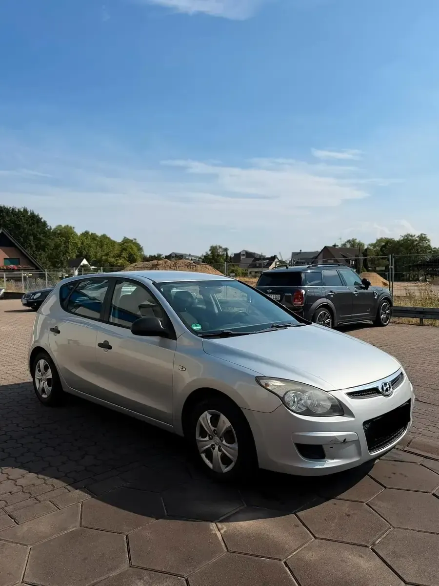 Gebraucht Hyundai i30 109 PS (80 kW) 2009 Silber Limousine