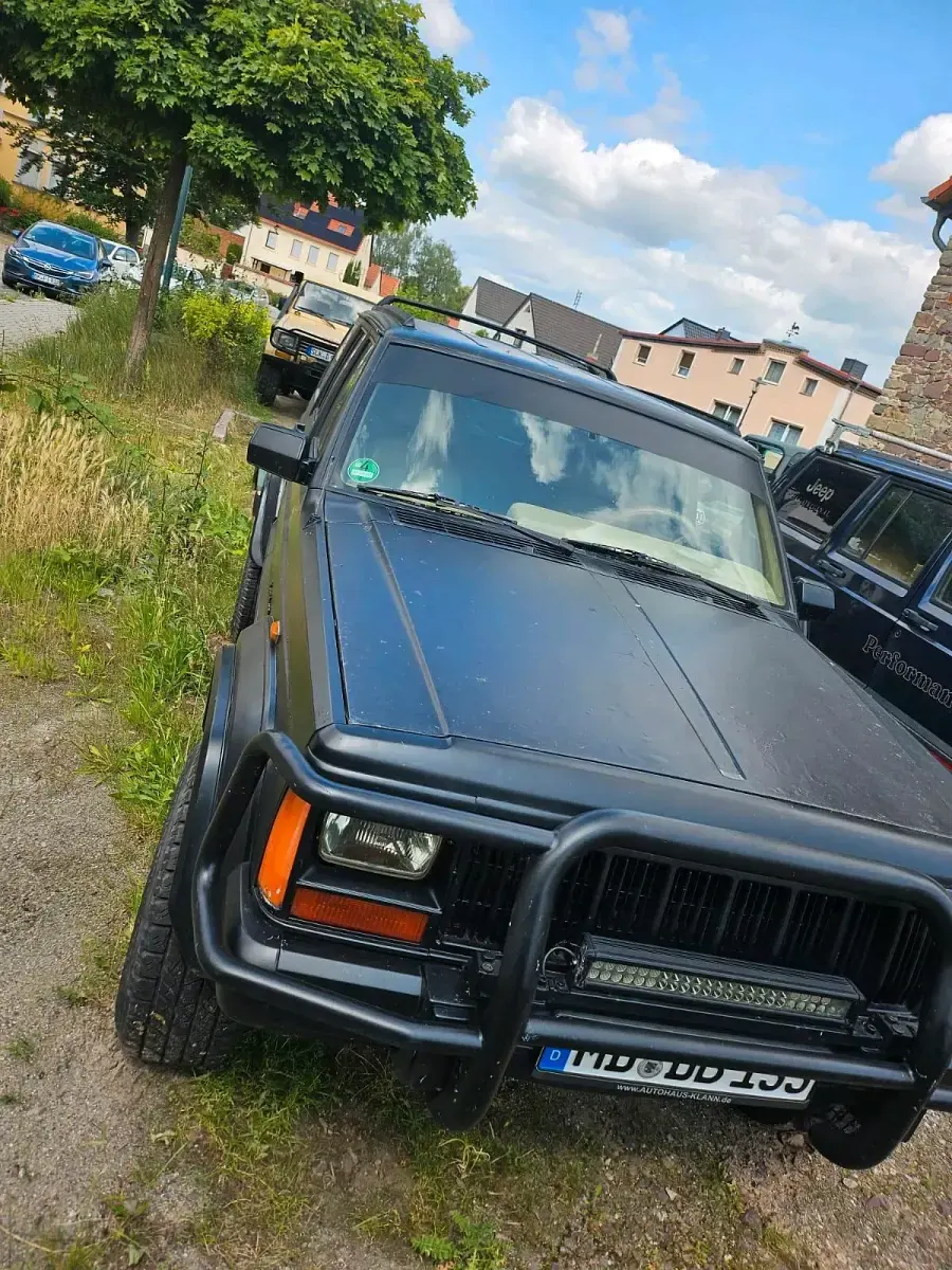 Gebraucht Jeep Cherokee 185 PS (136 kW) 1991 Schwarz SUV