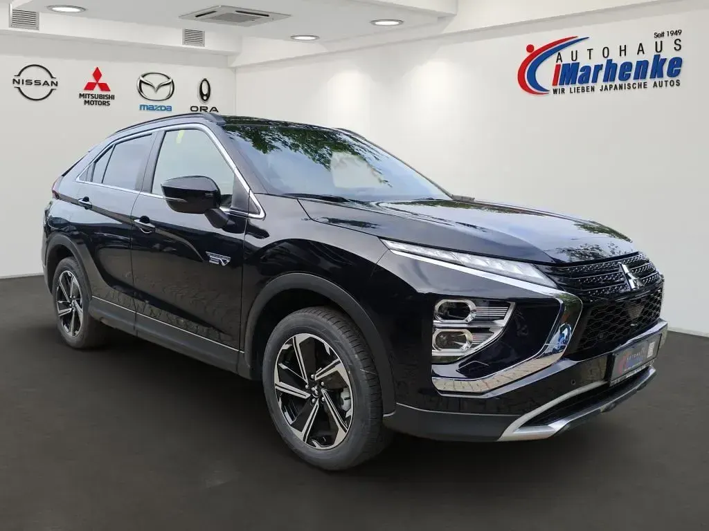 Gebraucht Mitsubishi Eclipse Cross Plus 188 PS (138 kW) 2022 Schwarz metallic SUV