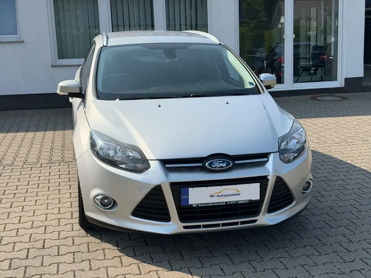 Gebraucht Ford Focus Champions Edition 125 PS (91 kW) 2012 Silber Kombi