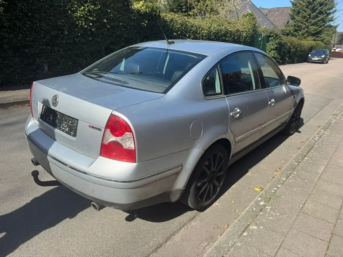 Używany VW Passat 193 KM (141 kW) 2001 Srebrny Sedan/Limuzyna