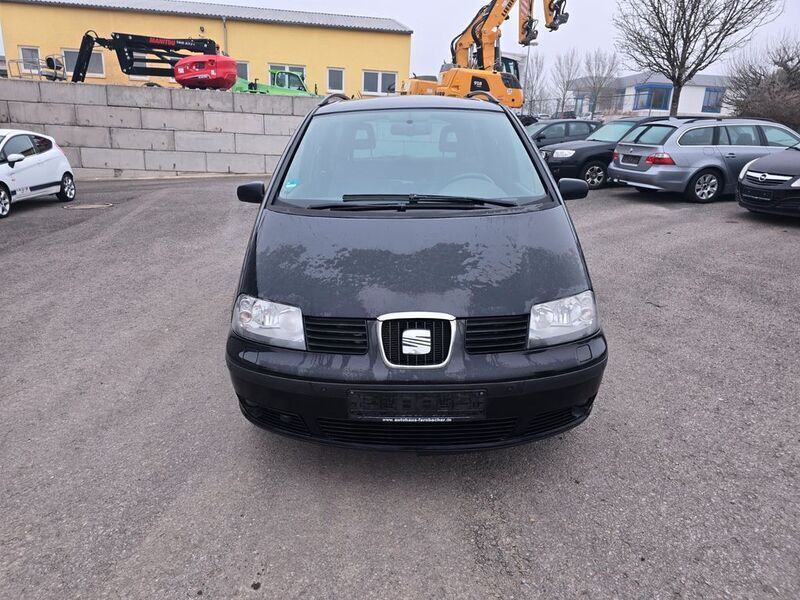 Schwarz Gebraucht 2009 Seat Alhambra Van / Kleinbus | 3.350 € (Fairer Preis) - Bild 1/4